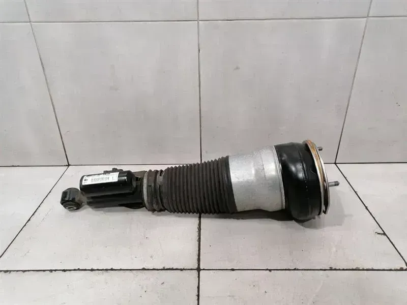 Mercedes-Benz C (W205) Mercedes CL63 AMG M177 W217 shock absorber rear A2173207701 shock absorber rear Body type: Convertible
Fuel: Petrol