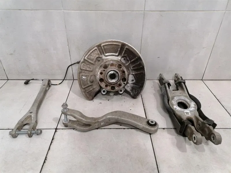 Mercedes E63 AMG W213 Left Rear Hub A2133505507 Wheel Bearing Housing Rear Left