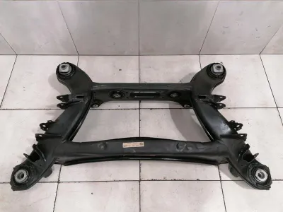 Mercedes C Klasa W205 C63 AMG Rama pomocnicza tylna A2053503205 Rama osi tylna oś