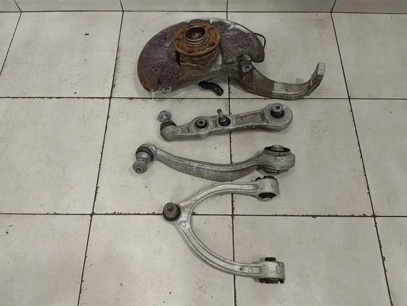 Mercedes C63 AMG W205 Left Front Hub A2053325100 Wheel Bearing Housing Front Left