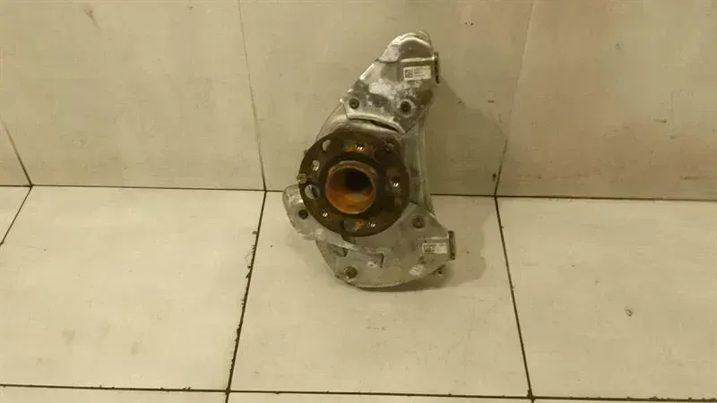 Mercedes-Benz G (W463) Left Front Hub Mercedes GT C190 GTR AMG Left Front Hub A190330...