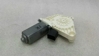 Mercedes C63 AMG W205 Türfenstermotor A0009066206 Fensterhebermotor rechts