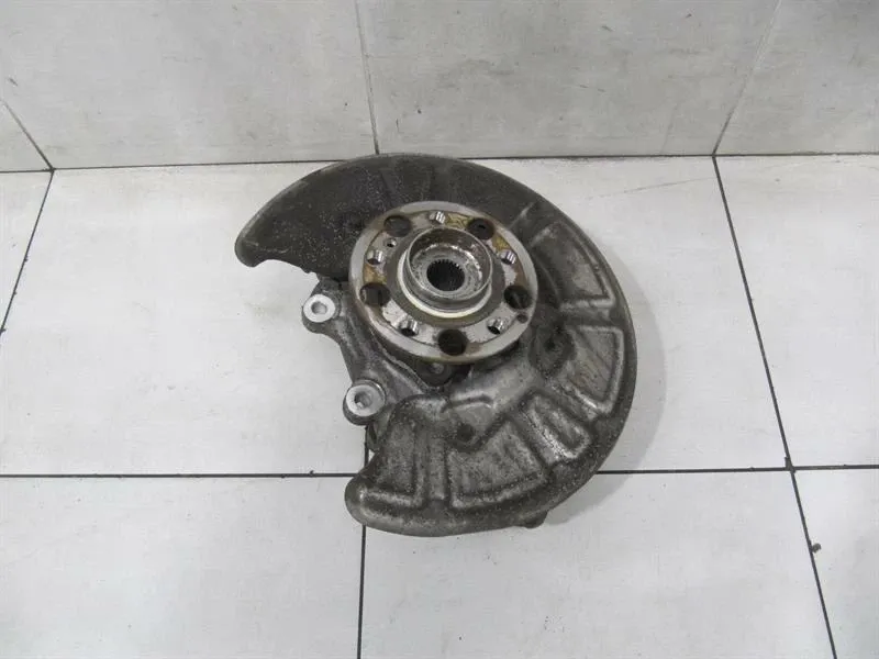 Mercedes C63 AMG W205 Right Rear Hub A2053501614 Wheel Bearing Housing Rear Right