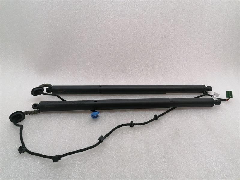 Mercedes-Benz G (W463) Mercedes X290 GT63S AMG Electro Boat Lid Strut A2908900200 Gas Pressure Spring Set Body type: Hatchback
Fuel: Petrol