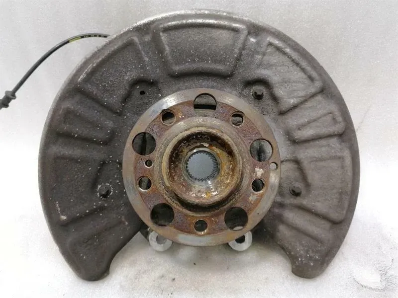 Mercedes C63 AMG W205 Right Rear Hub Set A2053501614 Wheel Bearing Housing Rear Re