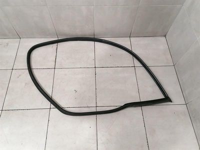 Porsche 911 997 kreiso durvju blīvējums 99753707503 kreiso durvju blīvējums