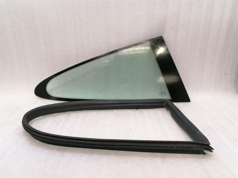 Porsche 911 997 right rear quarter glass 99754311200 door window 1/4 rear right