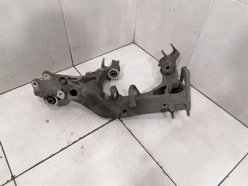 Porsche 911 (997) Porsche 911 997 subframe rear left 99733115104 axle frame rear axle left Body type: Convertible
Fuel: Petrol