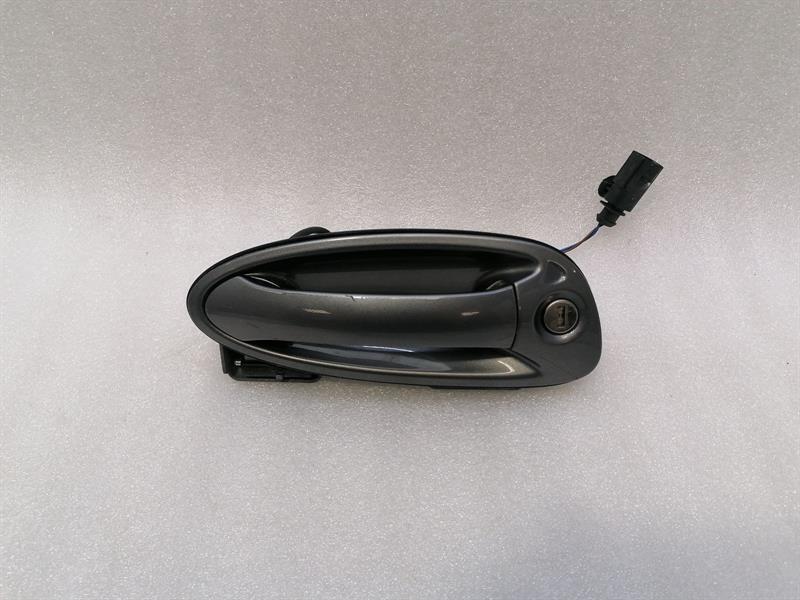 Porsche 911 (997) Porsche 911 997 Right Door Handle RHD 99753706200 Right Hand Drive Body type: Convertible
Fuel: Petrol