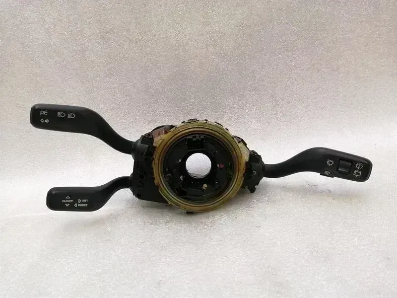 Porsche 911 (997) Porsche 911 997 wiper stalks 99761329102 indicator switch steering column switch Body type: Coupe
Fuel: Petrol