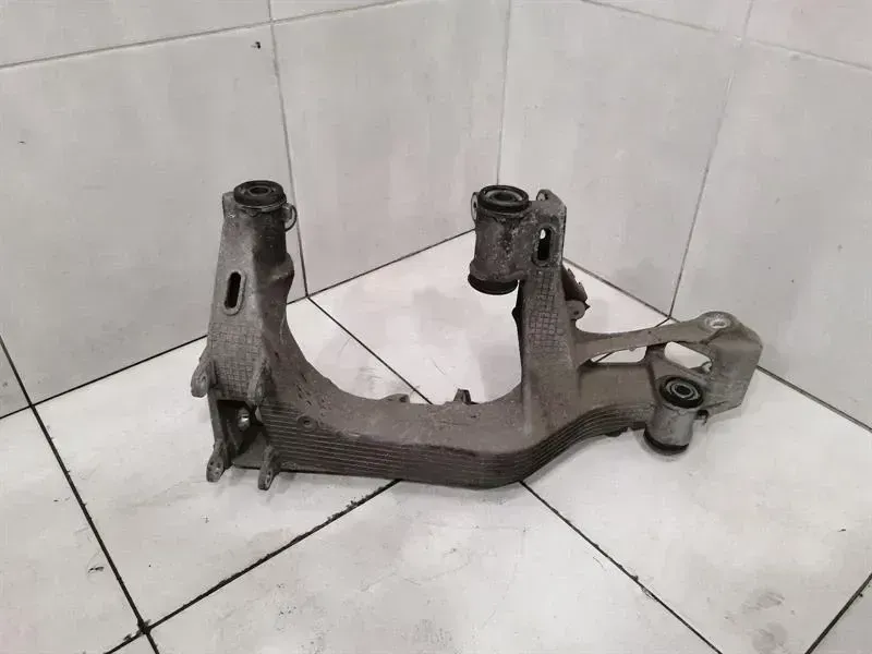 Porsche 911 (997) Porsche 911 997 Subframe Rear Left 99733105104 Axle Frame Rear Axle Left Body type: Coupe
Fuel: Petrol