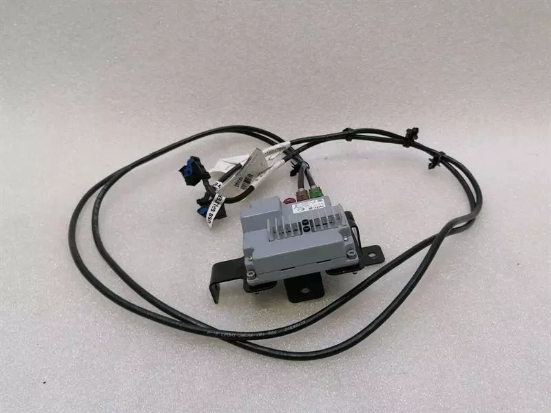 Ferrari Roma F169 Electronic Module 875005 USB Splitter - Apple Car Play Version Brand/Model: FERRARI ROMA F169
Engine: 3855 cm3...