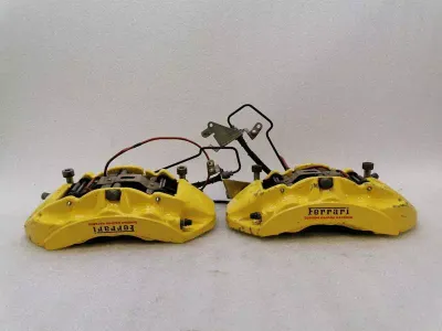 Zacisk hamulcowy Ferrari Rome F169 297302 Zacisk hamulcowy przedni zestaw żółty 297303