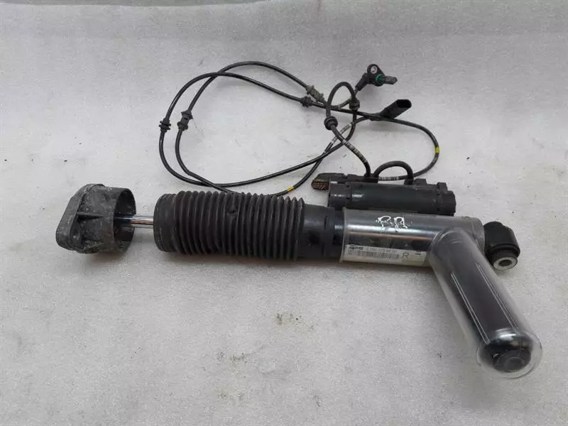 Mercedes-Benz C (W205) Shock Absorber Rear Mercedes E63 AMG W213 Shock Absorber Rear A2903...