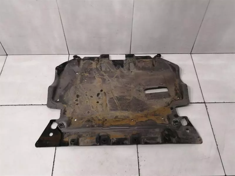 Mercedes-Benz C (W205) UNDERTRAY Mercedes E Class W213 Undertray A2135246500 Und...
