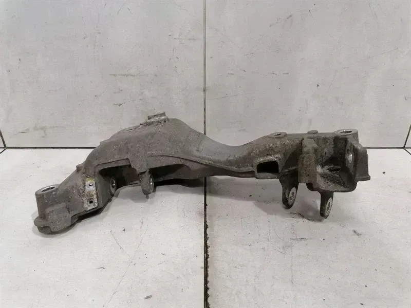 Porsche 911 (991) Porsche 911 991 Left Subframe Rear 99133115105 Axle Frame Rear Axle Left Body type: Coupe
Fuel: Petrol