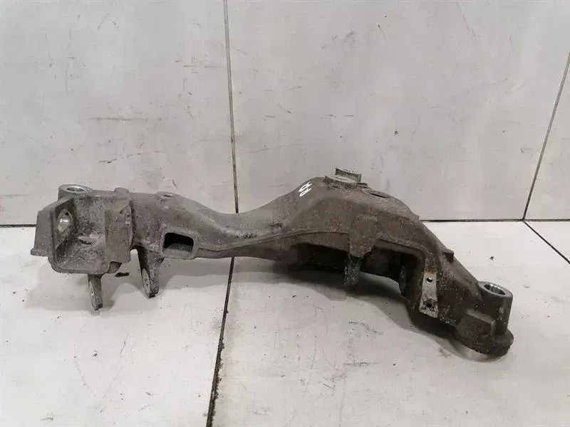 Porsche 911 (991) Porsche 911 991 Right Subframe Rear 99133115205 Axle Frame Rear Axle Right Body type: Coupe
Fuel: Petrol