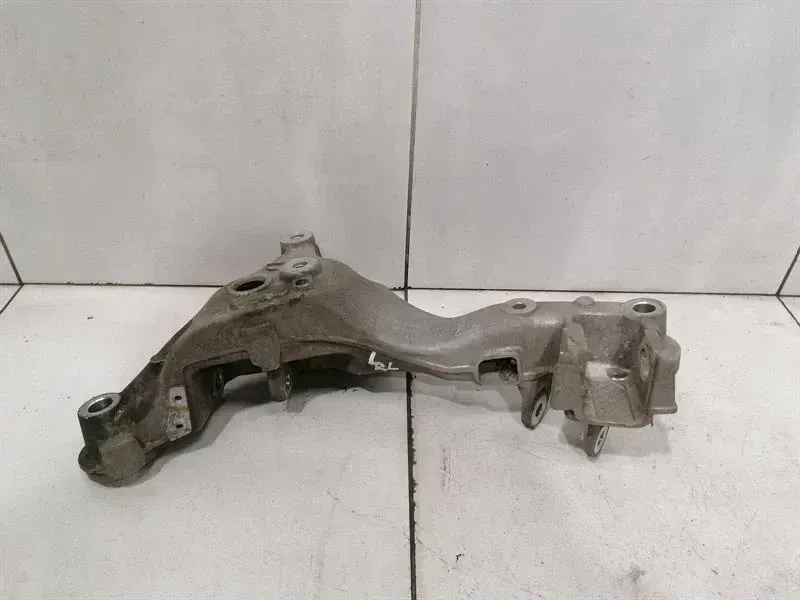 Porsche 911 (991) Porsche 911 991 rear left subframe 99133115105 axle frame rear axle left Body type: Convertible
Fuel: Petrol
