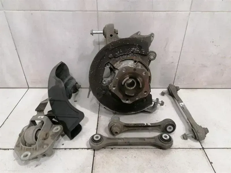 Porsche 911 (991) Porsche 911 991 Left Rear Hub SET 99133111104 Wheel Bearing Housing Rear Left Body type: Convertible
Fuel: Petrol