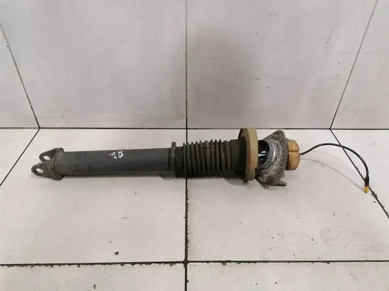 Porsche 911 (991) Porsche 911 991 Shock Absorber Rear 99133305308 Shock Absorber Rear PASM Body type: Convertible
Fuel: Petrol