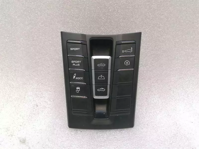 Porsche 911 (991) Porsche 911 991 TURBO S Convertible Switch Block 99161326107 Switch Block PDCC Body type: Convertible
Fuel: Petrol