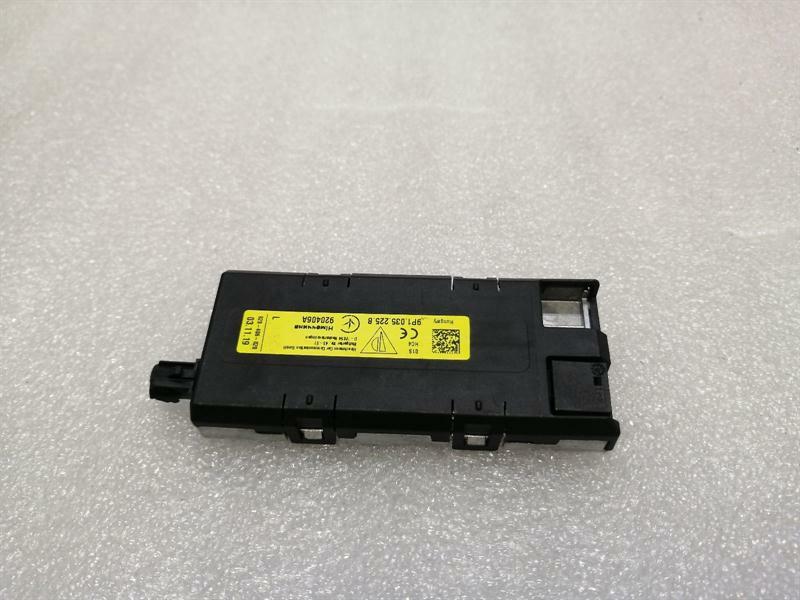 Porsche 911 (991) Porsche 911 991 Aerial / Antenna Booster 9P1035225B Antenna Body type: Coupe
Fuel: Petrol