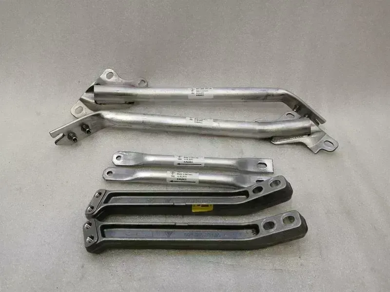Porsche 911 (991) Porsche 911 991 Roll Bar Bracket 99158035200 Bracket Carrier Body type: Convertible
Fuel: Petrol