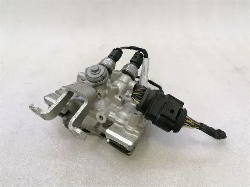 Porsche 911 (991) Porsche 911 991 front hydraulic valve 99135907504 hydraulic valve front PDCC Body type: Convertible
Fuel: Petrol
