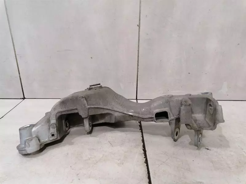 Porsche 911 (991) Porsche 911 991 rear subframe left 99133115111 axle frame rear axle left Body type: Convertible
Fuel: Petrol