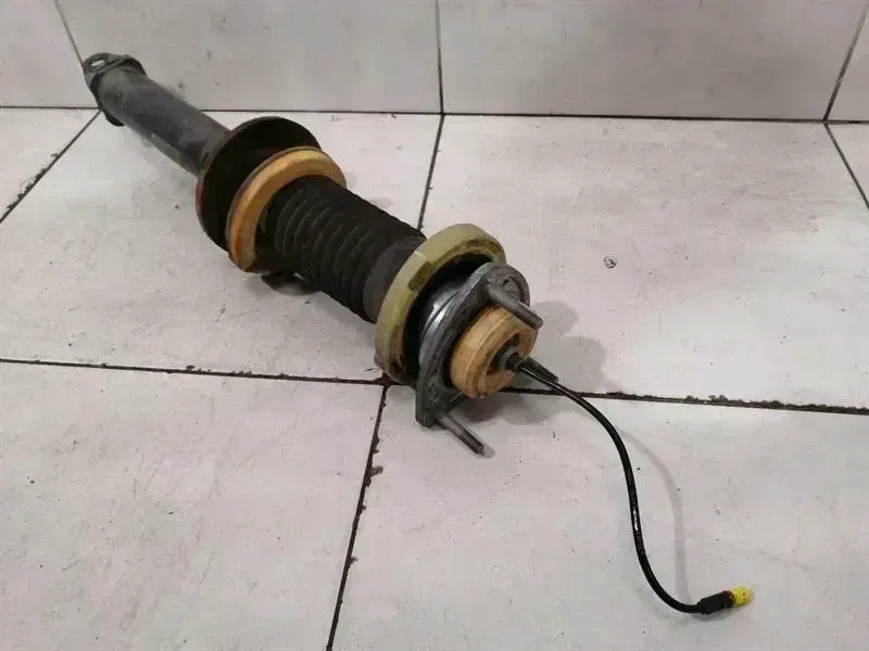 Porsche 911 (991) Porsche 911 991 shock absorber rear 99133305310 shock absorber rear PASM EDC Body type: Convertible
Fuel: Petrol