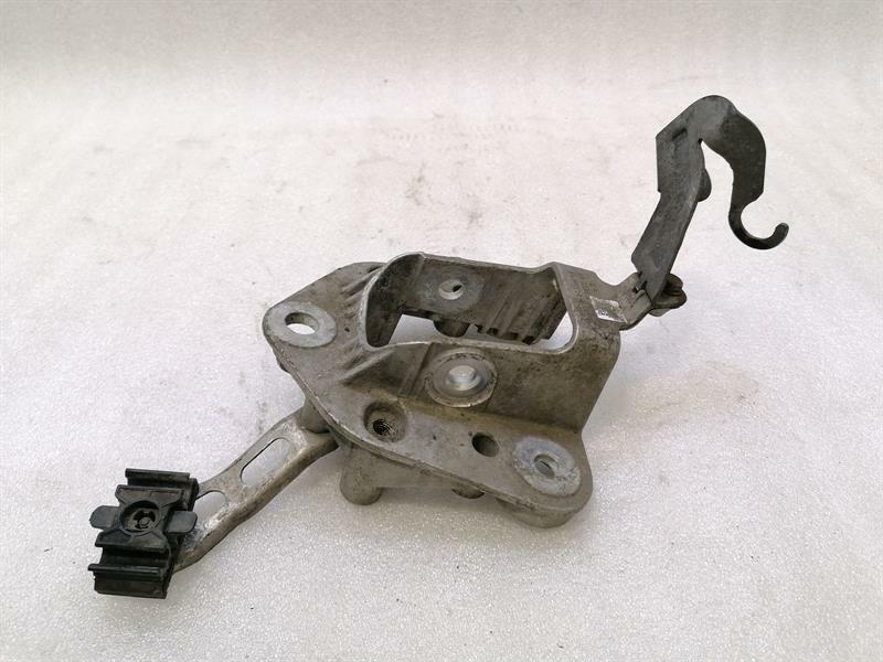 Porsche 911 (991) Porsche 911 991 right rear control arm 99133132902 rear right wishbone Body type: Convertible
Fuel: Petrol