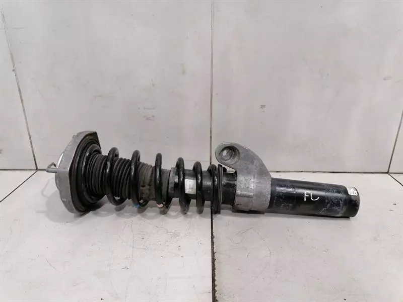 Porsche 911 (991) Porsche 911 991 L shock absorber front 99134303718 shock absorber front PASM EDC Body type: Convertible
Fuel: Petrol