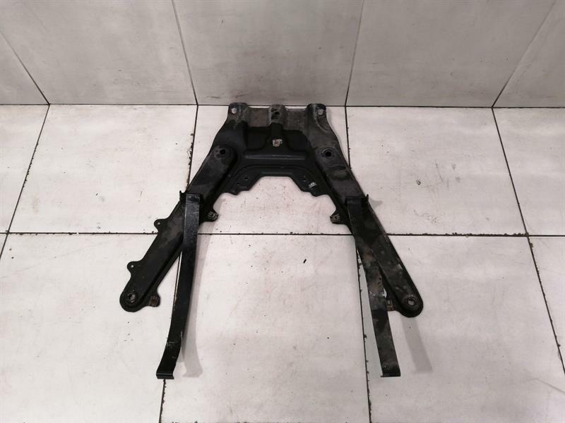 Porsche 911 (991) Porsche 911 991 fuel tank holder bracket 99150423302 holder carrier Body type: Convertible
Fuel: Petrol