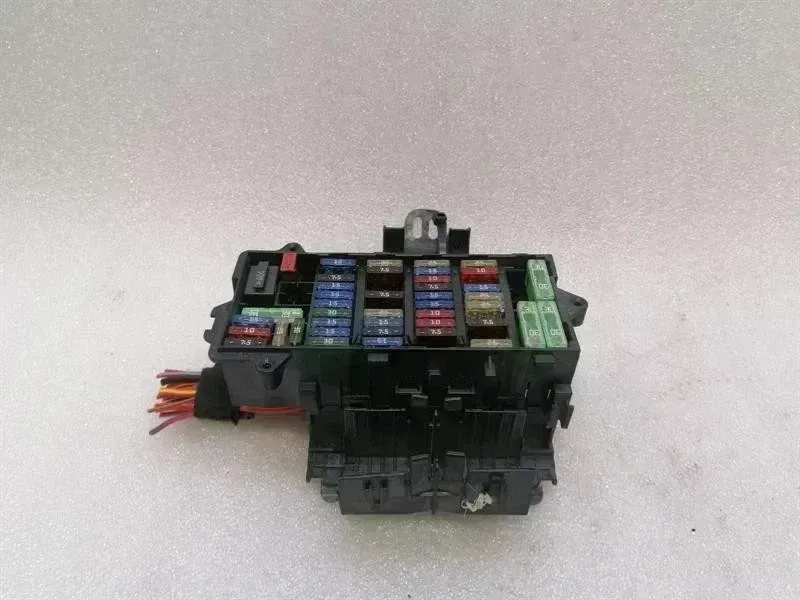 Porsche 911 (997) Porsche 911 997 Fuse Box 99761034000 Fuse Box Body type: Convertible
Fuel: Petrol