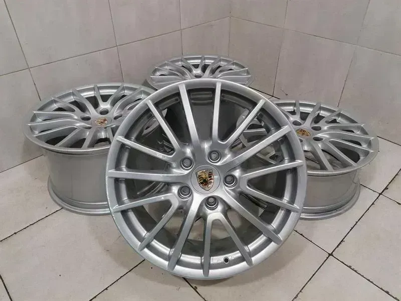 Porsche 911 (997) Alloy Wheel 19 Inch Porsche 911 997 Alloy Wheel 99736215604...