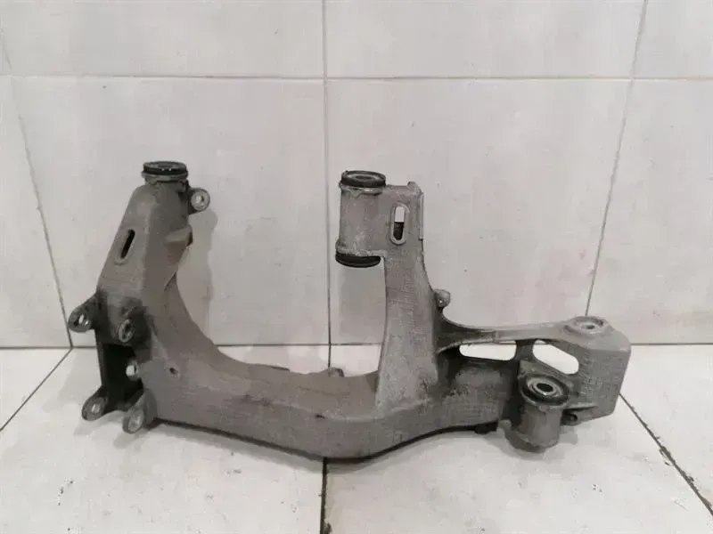 Porsche 911 (997) Porsche 911 997 subframe rear 99733105105 left axle frame rear axle Body type: Convertible
Fuel: Petrol