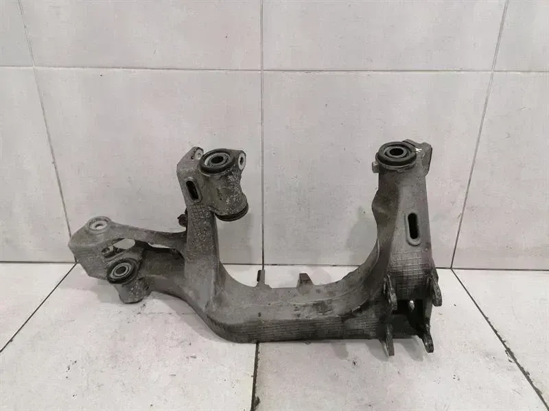 Porsche 911 (997) Porsche 911 997 subframe rear 99733105205 right axle frame rear axle Body type: Convertible
Fuel: Petrol