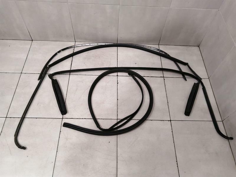 Porsche 911 (997) Porsche 911 997 Convertible Roof Seal Set 99751463301 Canopy Seals Set Body type: Convertible
Fuel: Petrol