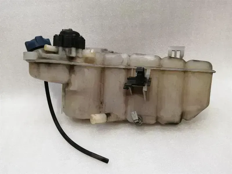 Porsche 911 (996) Porsche 911 997 expansion tank 99610605703 expansion tank cooling water Body type: Coupe
Fuel: Petrol