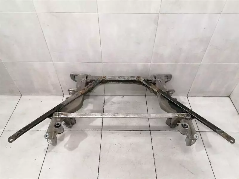 Porsche 911 (996) Porsche 911 997 rear subframe 99733115103 axle frame rear axle 99733108102 Body type: Coupe
Fuel: Petrol