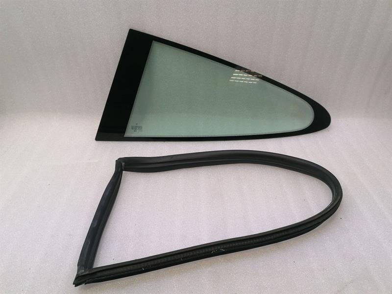 Porsche 911 (997) 2004-2012 Porsche 911 997 left rear quarter glass 99754311100 door window 1/4 rear left