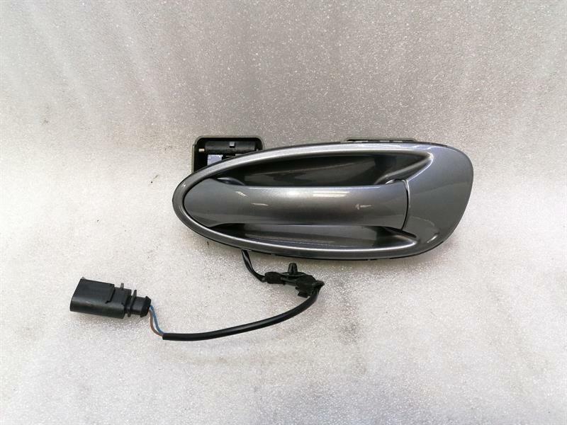 Porsche 911 (996) Porsche 911 997 Left Door Handle 99753706300 Door Handle Left RHD Body type: Coupe
Fuel: Petrol