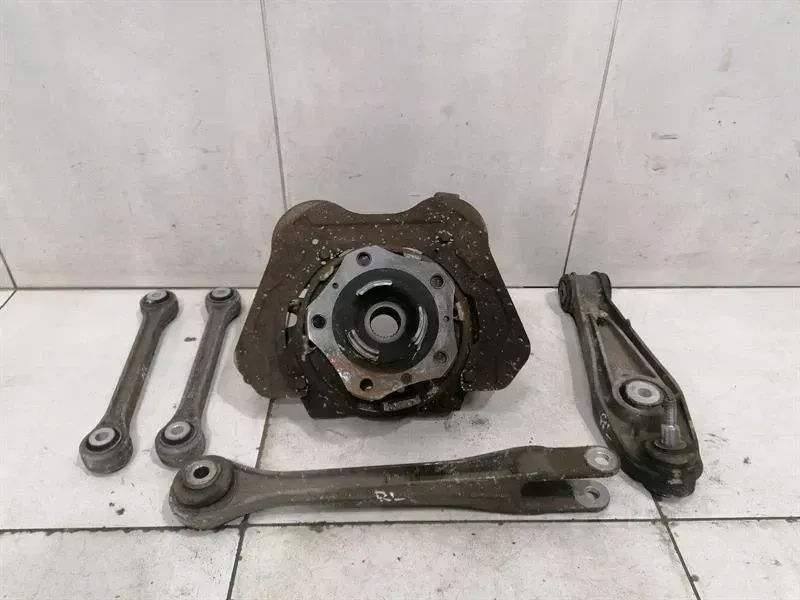 Porsche 911 (996) Porsche 911 997 left rear hub 99733111107 wheel bearing housing rear left Body type: Coupe
Fuel: Petrol