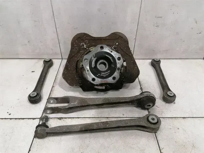 Porsche 911 (996) Porsche 911 997 Right Rear Hub 99733111207 Wheel Bearing Housing Rear Right Body type: Coupe
Fuel: Petrol