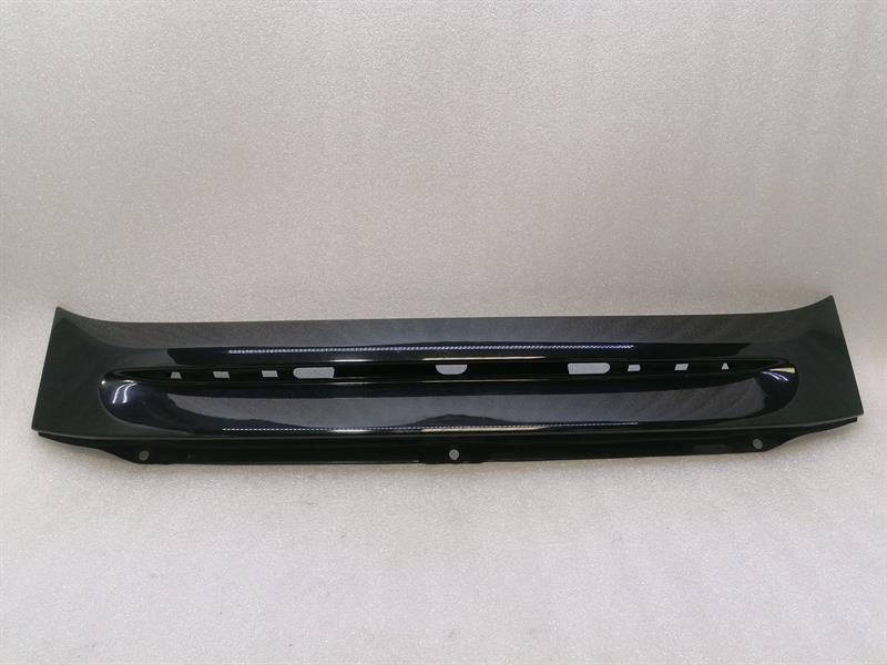 Porsche 911 (996) Porsche 911 997 Third Brake Light Cover 918817075433 Rear Cover Body type: Coupe
Fuel: Petrol