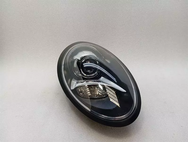Porsche 911 (991) Porsche 911 991 Right Headlight 99163113412 Headlights Right MK1 Body type: Convertible
Fuel: Petrol