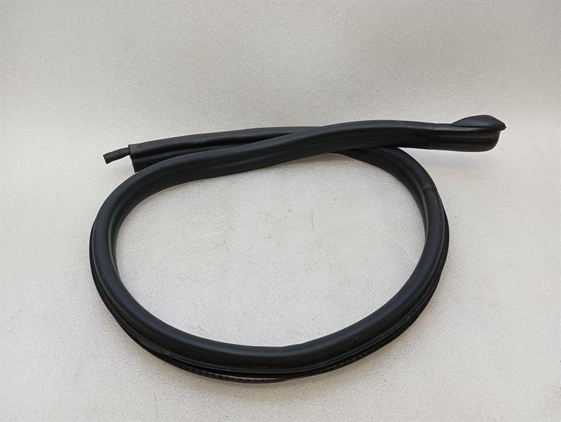 Porsche 911 (991) Porsche 911 991 convertible right door seal 99153707605 door seals right Body type: Convertible
Fuel: Petrol