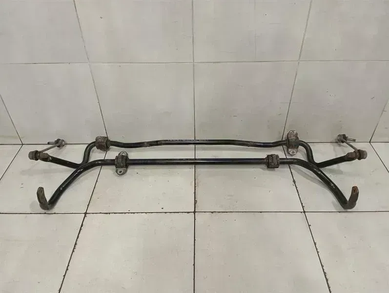 Porsche 911 (991) Porsche 911 991 Anti Roll Bar Set 99134370515 Anti Roll Bar Set Body type: Convertible
Fuel: Petrol
