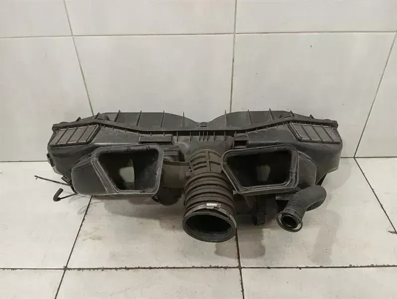 Porsche 911 (991) Porsche 911 991 Air Filter Box 99111002202 Air Filter Box 3.8 Carrera MK1 Body type: Convertible
Fuel: Petrol
