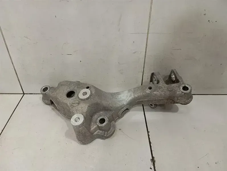 Porsche 911 (991) Porsche 911 991 subframe rear 99133115210 axle frame rear axle right right Body type: Convertible
Fuel: Petrol